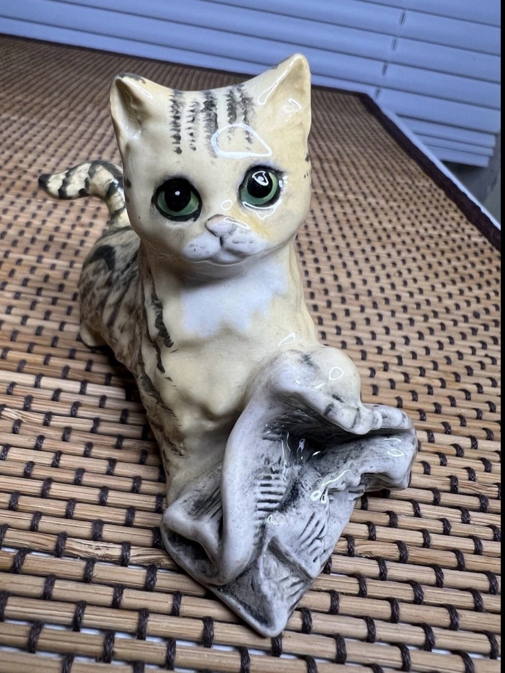 Vintage Royal Doulton Cat - "In The News" Striped Kitten with Newspaper DA233